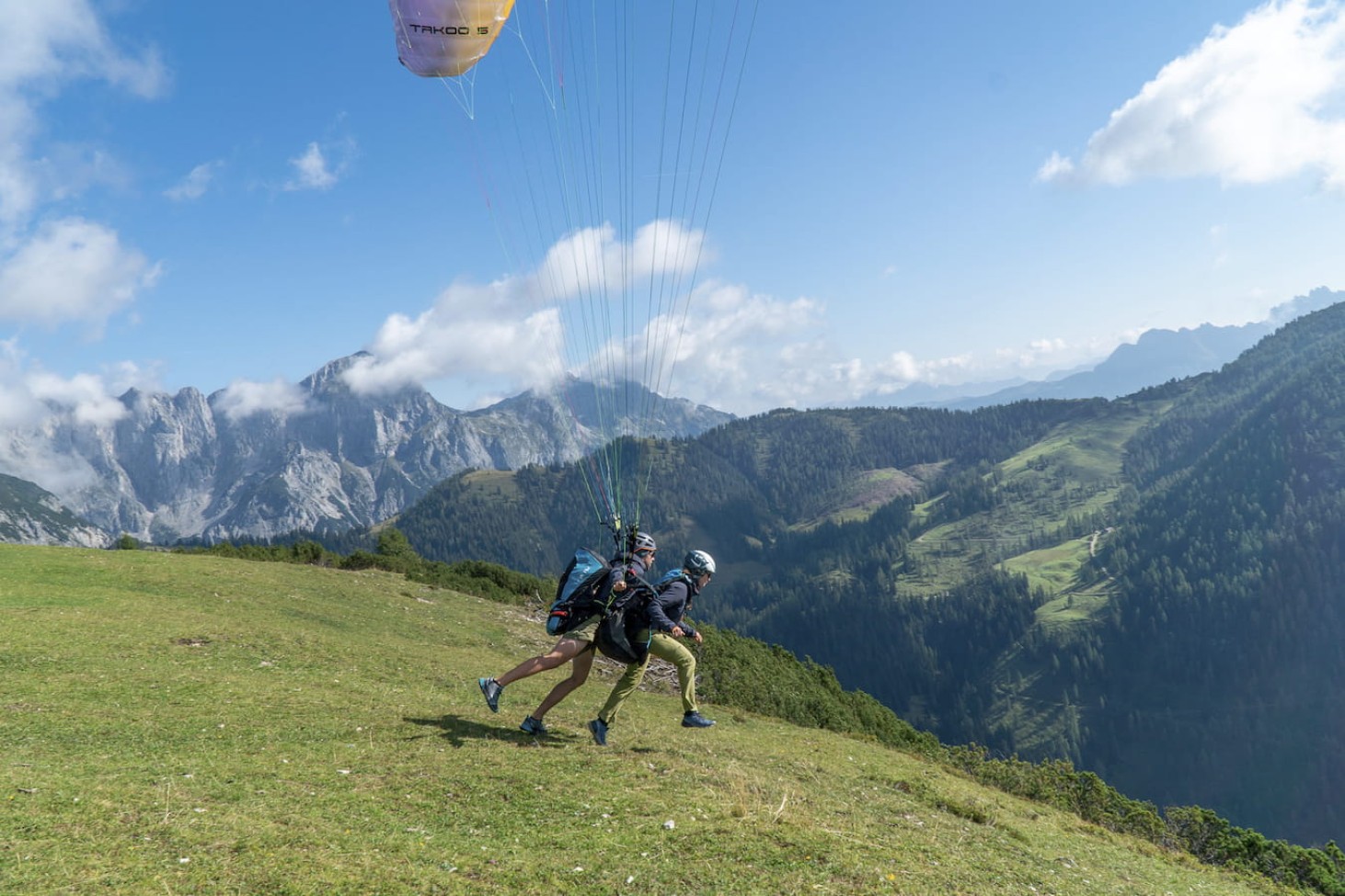 Alpenhof Filzmoos - Paragleiten in den Salzburger Bergen im Sommer