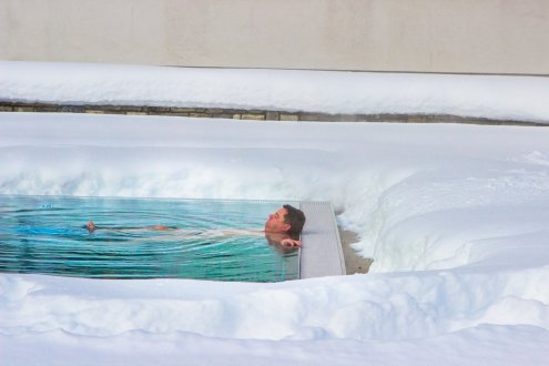 Das ganzjährig bezeizte Freibad verführt ...