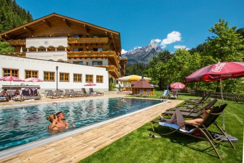 Bequeme Liegen direkt am Freibad