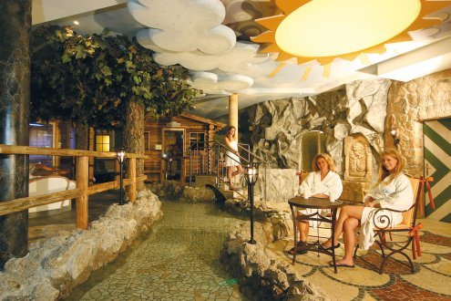 Alpenland mit Schwitzstube, Finnische Sauna, Tauchbecken und Dusche