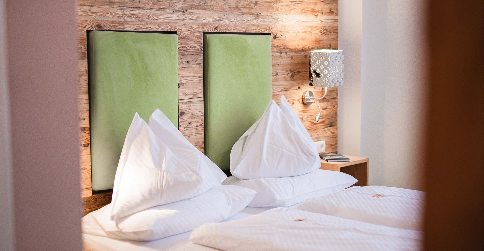 Kuscheliges Wohngefühl in den Zimmern und Suiten im Hotel Naturglück Alpenhof in Filzmoos