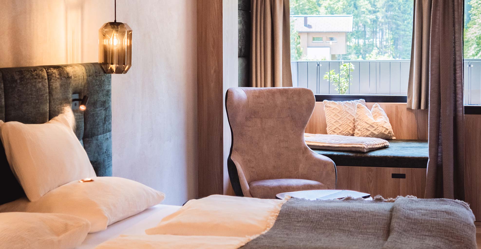 Kuscheliges Wohngefühl in den Zimmern und Suiten im Hotel Naturglück Alpenhof in Filzmoos