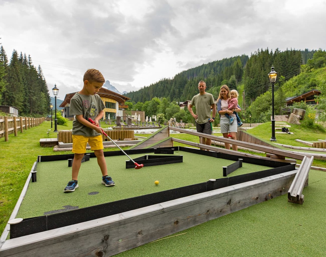 Playing mini golf in Filzmoos at Hotel Alpenhof Naturglück
