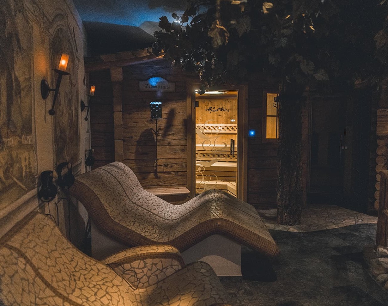 Heat loungers in the sauna world of the 4-star hotel Alpenhof Naturglück