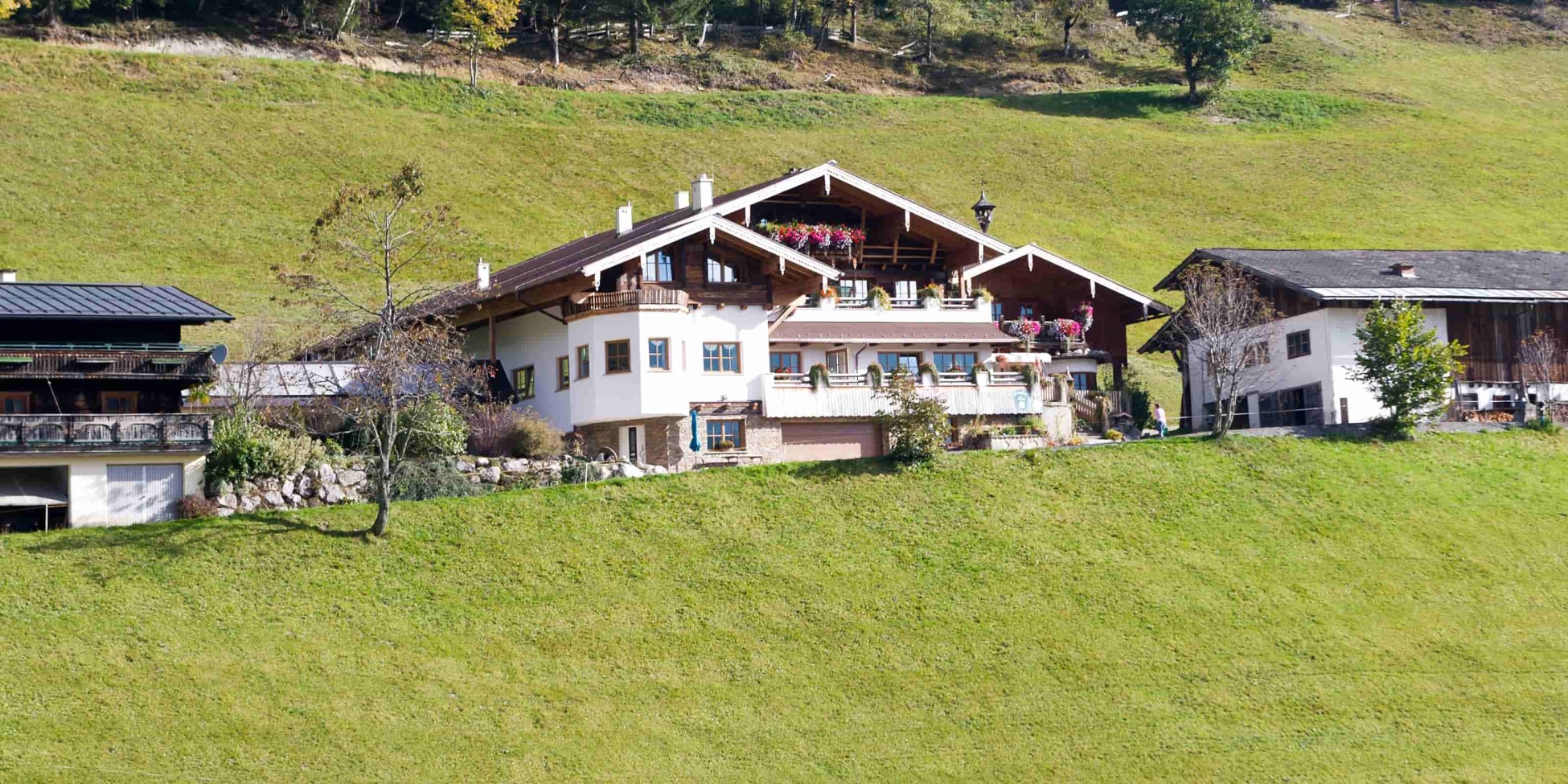 Gemeinsame Fruehstueckswanderung mit der Gastgeberin Jullia auf die Gseng Alm in Filzmoos