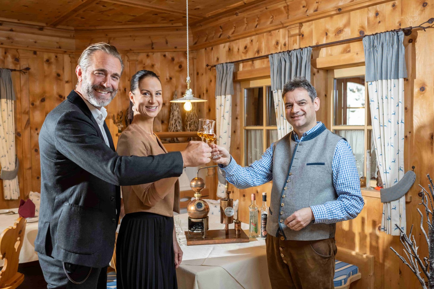Gratis Schnapsverkostung mit Seniorchef Michael Walchhofer des Hotel Alpenhof Naturglück