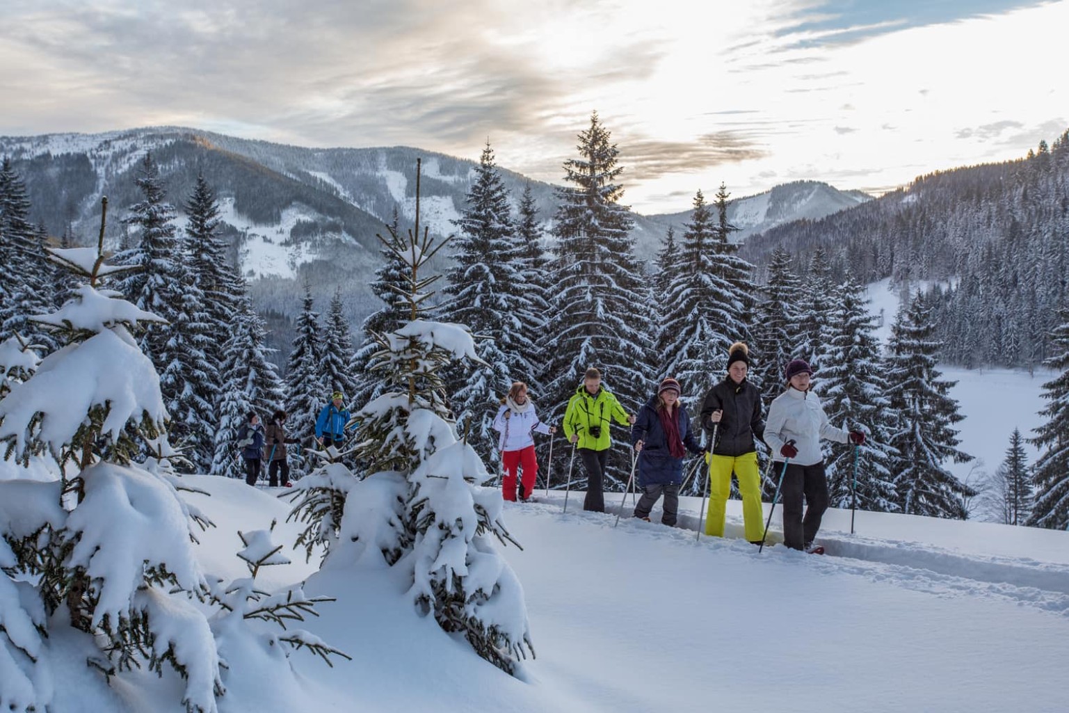 Snowshoeing at Alpenhof Naturgl&uuml;ck