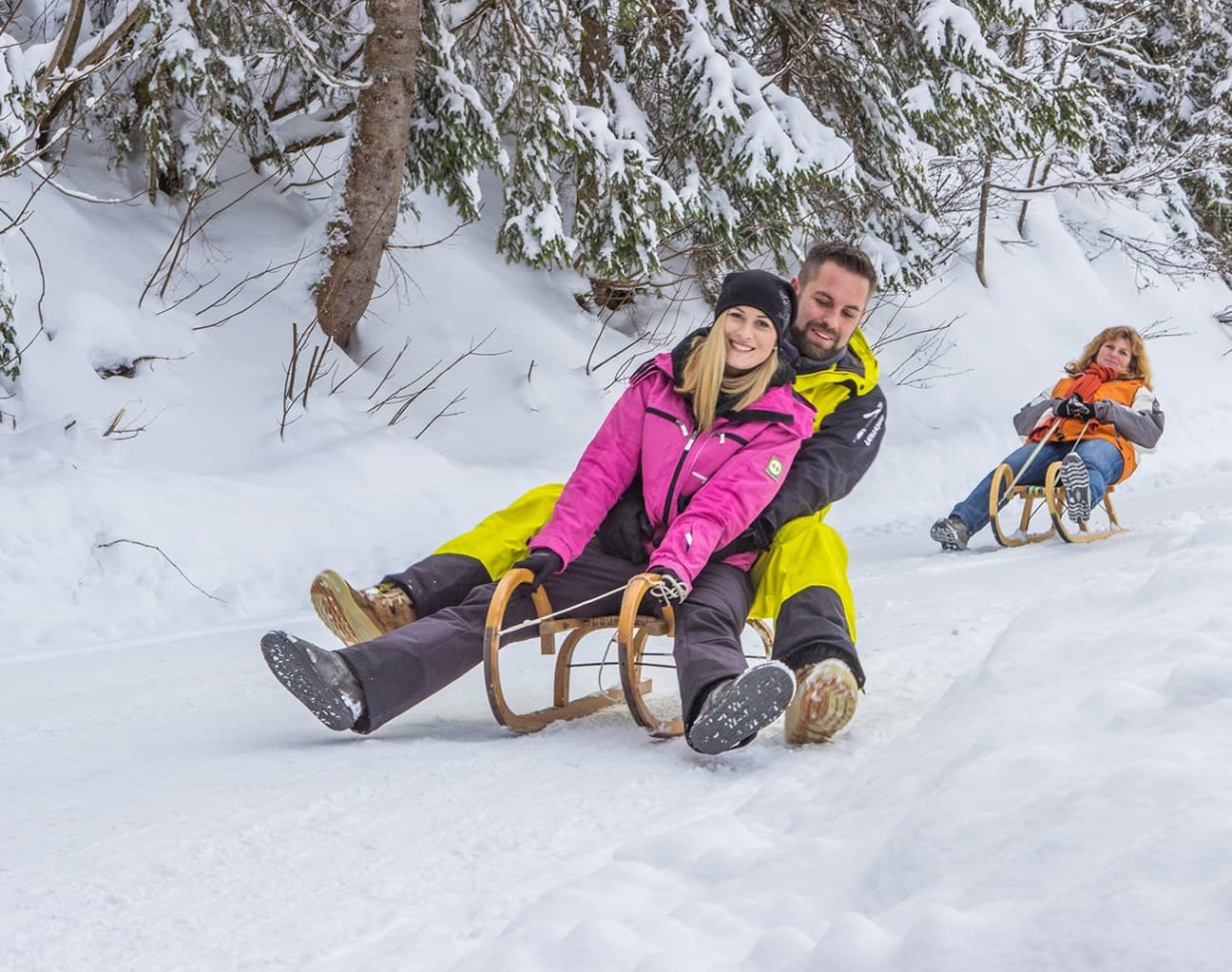 Lustige Rodelpartie im Hotel Alpenhof Naturglück