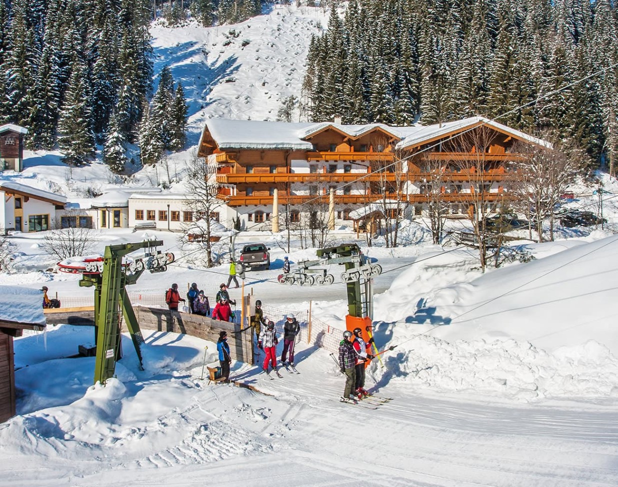 Einstieg ins Skigebiet Filzmoos Neuberg direkt neben dem Hotel