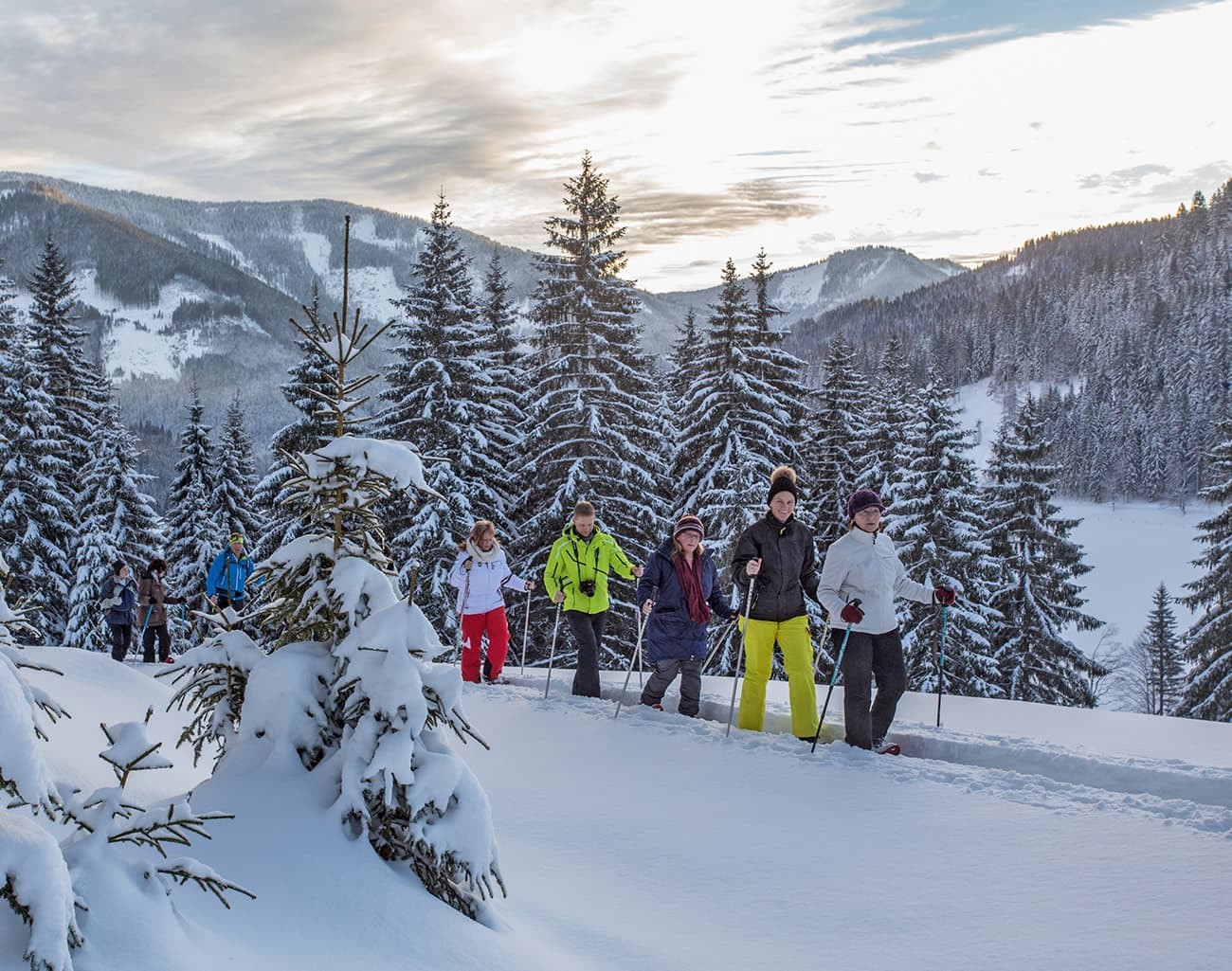 On foot with skis from the hotel to the ski lift
