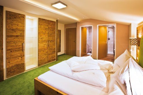 Die Zimmer Dachstein - eine gemütliche Kombination aus Altholz und Moderne.