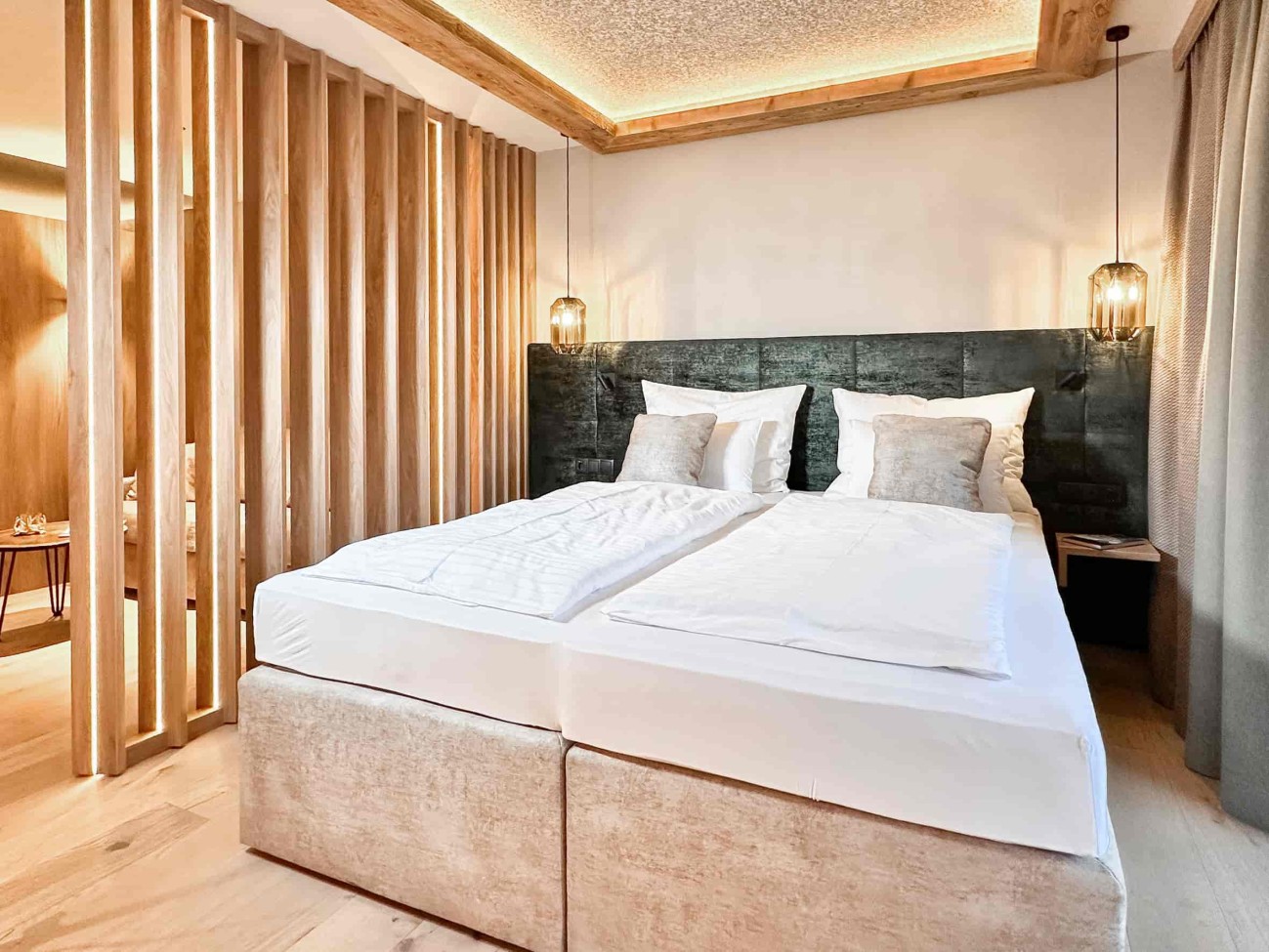 Das Bett im Zimmer Edelweiss im Alpenhof Naturglueck